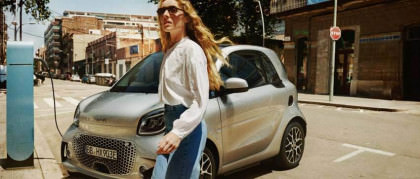 smart EQ fortwo: parcheggia a spina.